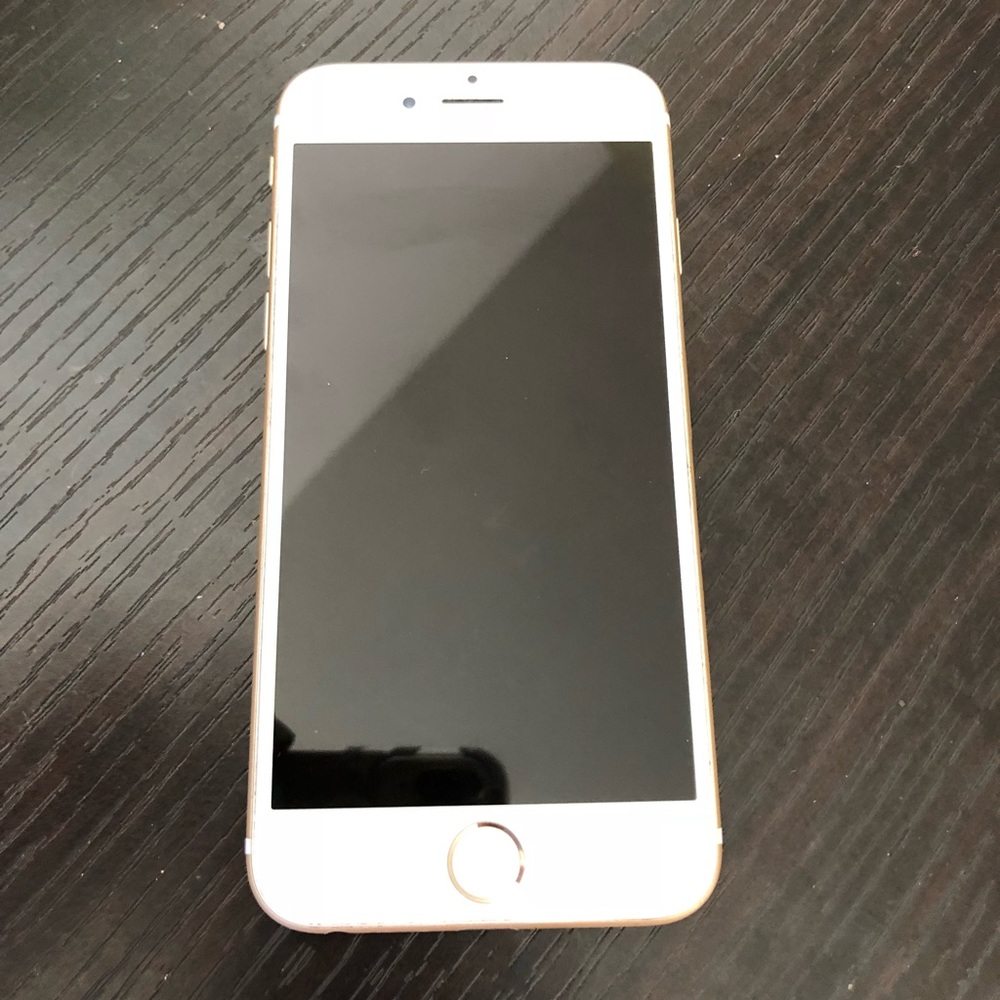 SOLD Like new rose gold iPhone 6 - 16GB sale! 📲